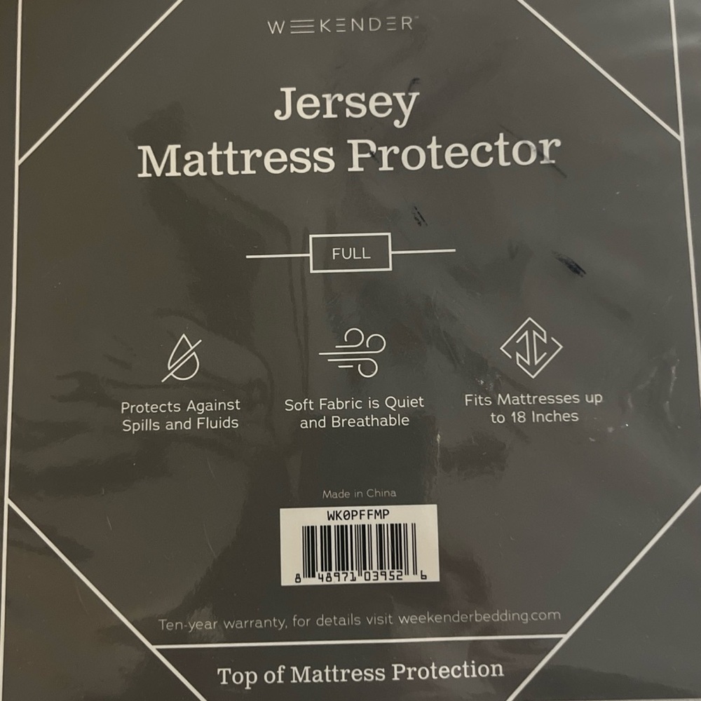 Weekender waterproof mattress pad. Full size!